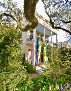 Read more about the article Garden District And Cemetery tour